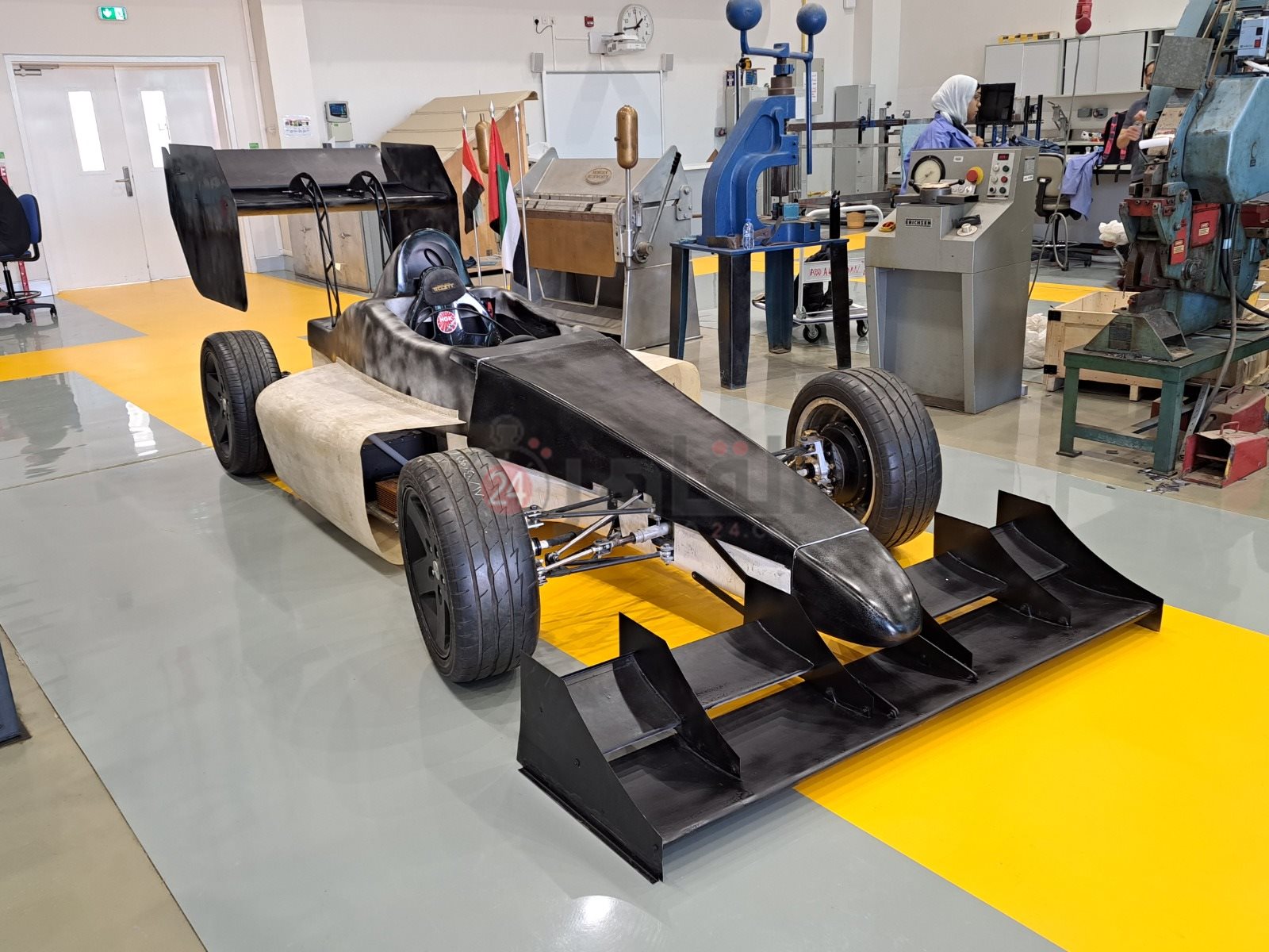  طلاب هندسة حلوان يصنعون سيارة كهربائية فورميلا F1