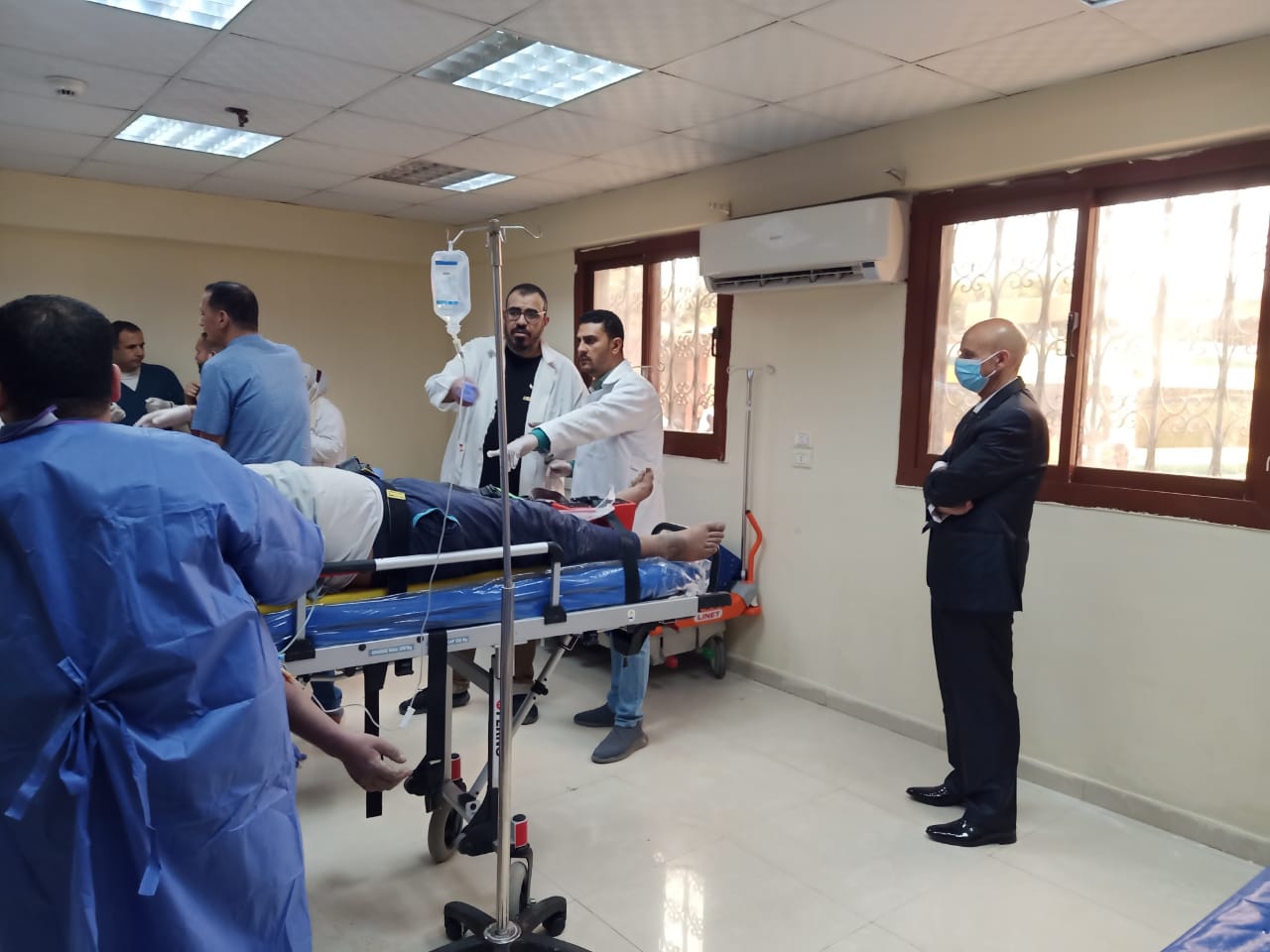 وكيل وزارة الصحة يتابع حالة المصابين 4