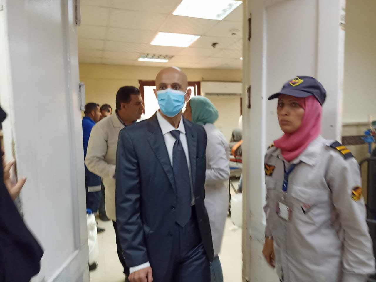 وكيل وزارة الصحة يتابع حالة المصابين 5