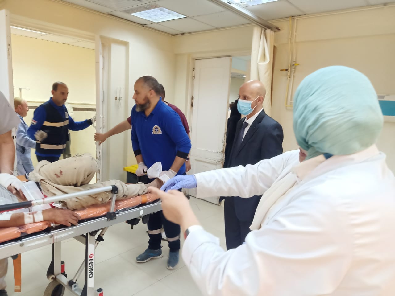 وكيل الوزارة يتابع حالة المصابين 2