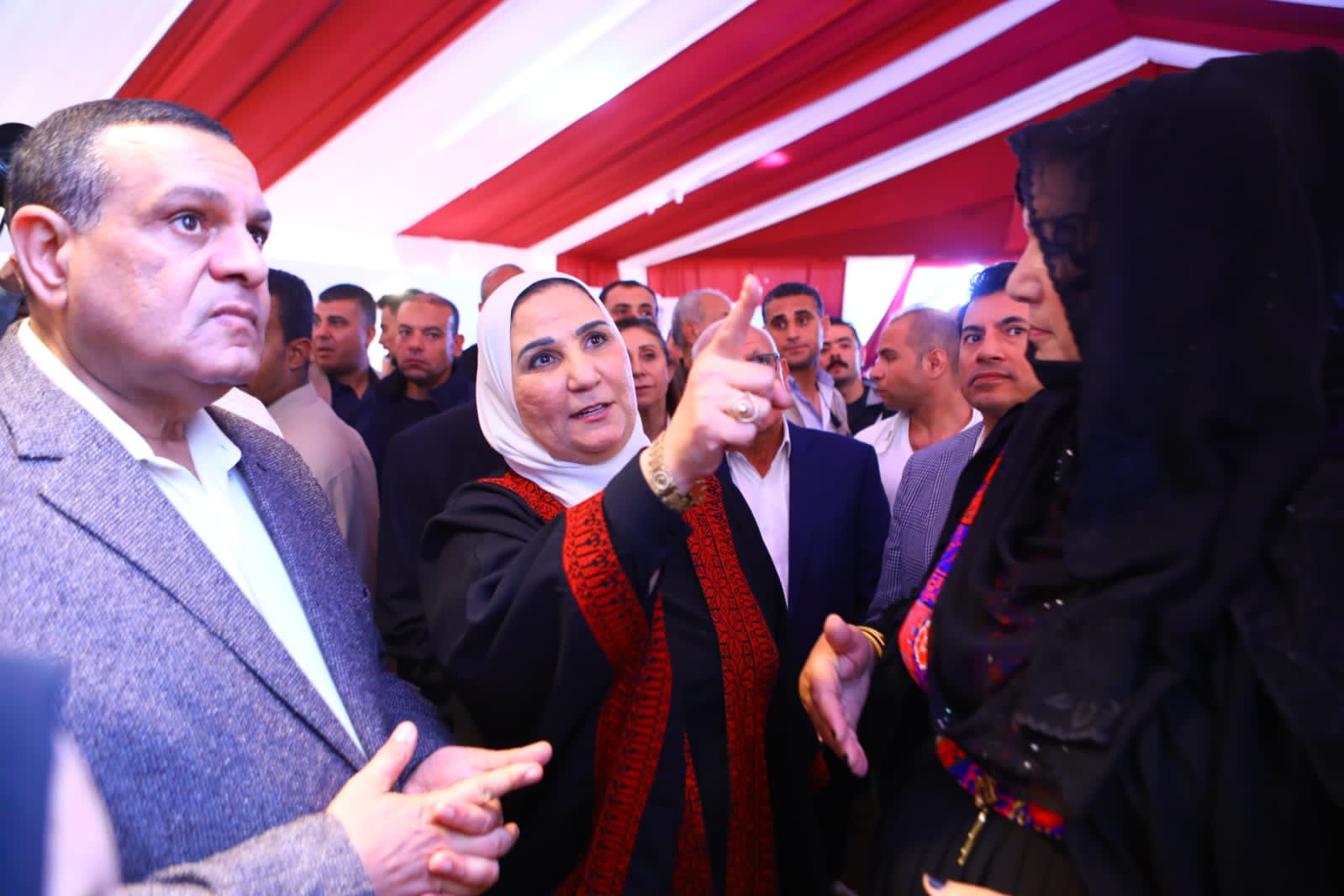   وزيرة التضامن تفتتح معرض المنتجات التراثية واليدوية