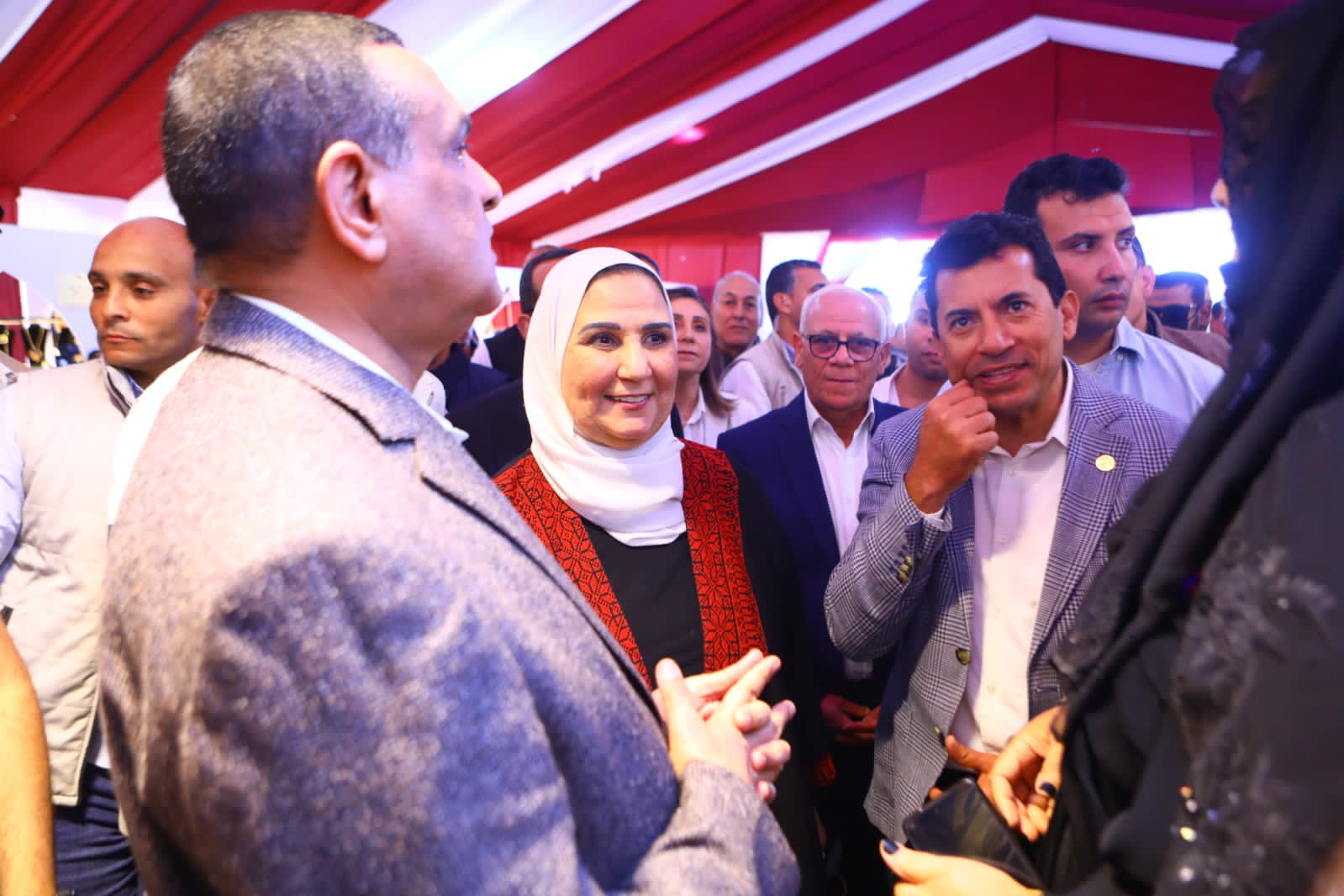   وزيرة التضامن تفتتح معرض المنتجات التراثية واليدوية