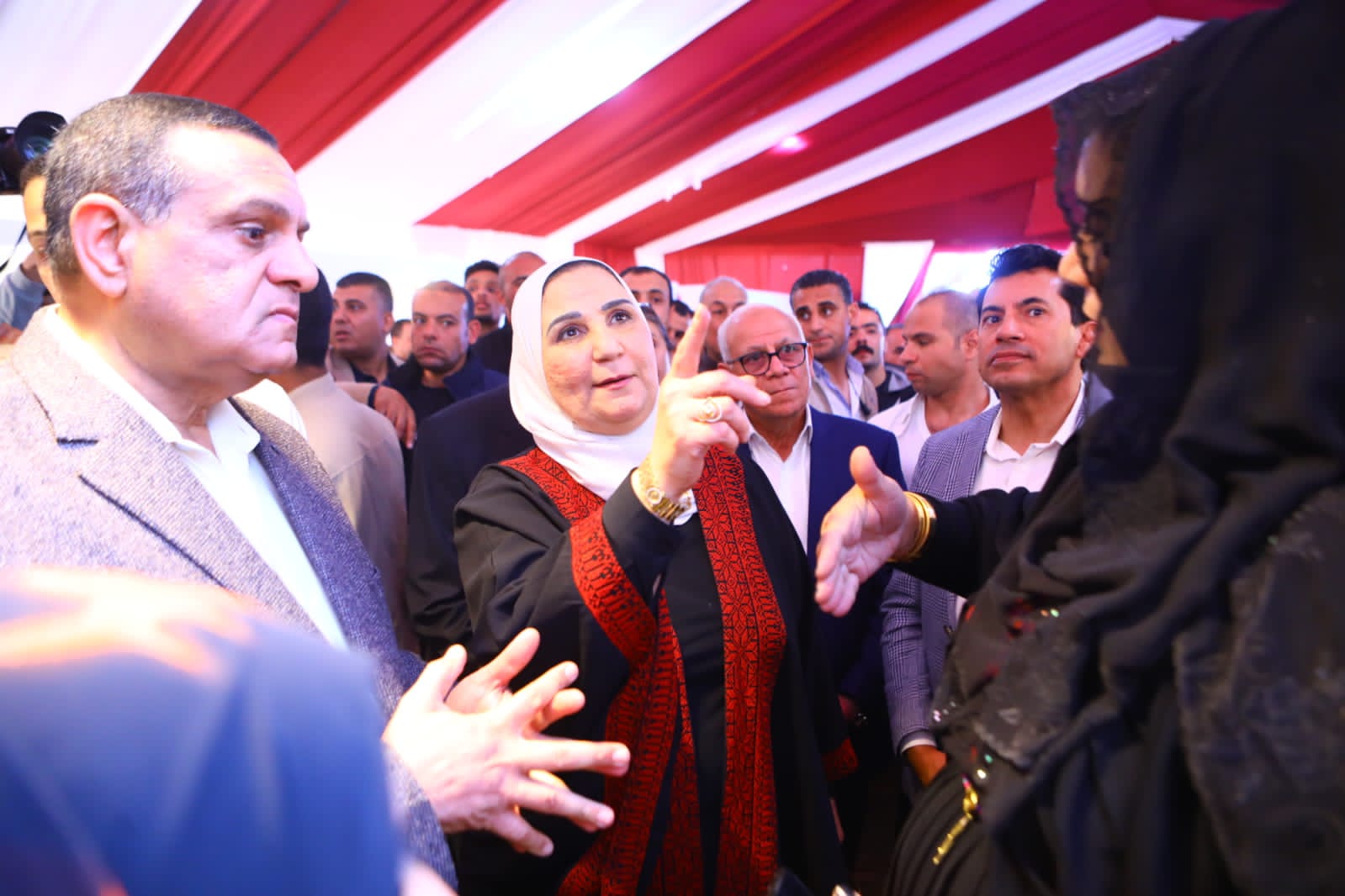   وزيرة التضامن تفتتح معرض المنتجات التراثية واليدوية