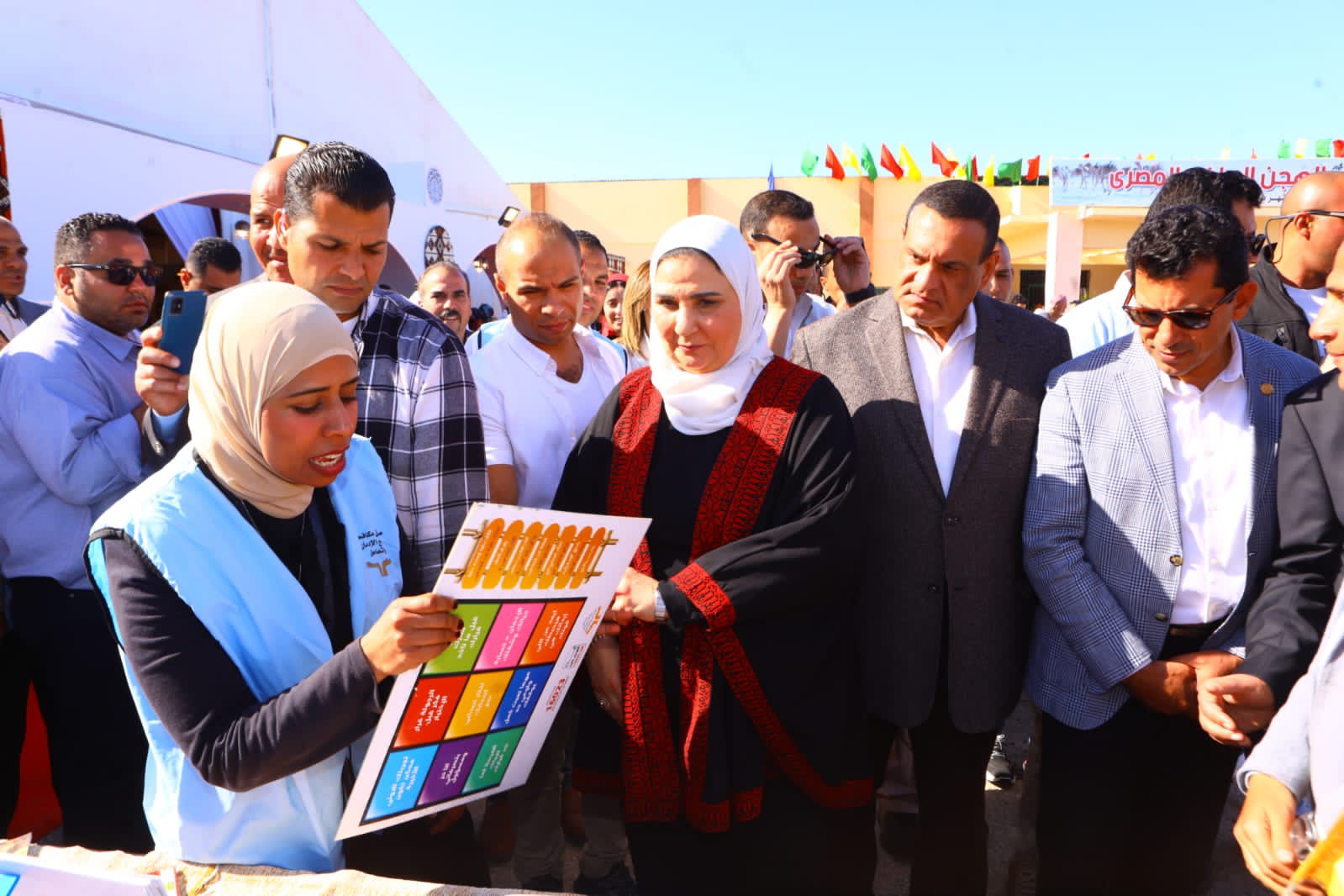   وزيرة التضامن تفتتح معرض المنتجات التراثية واليدوية