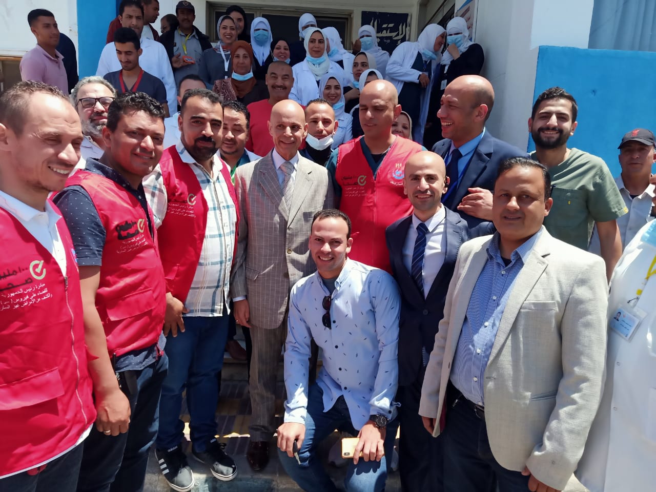 وكيل وزارة الصحة وفريق المستشفى