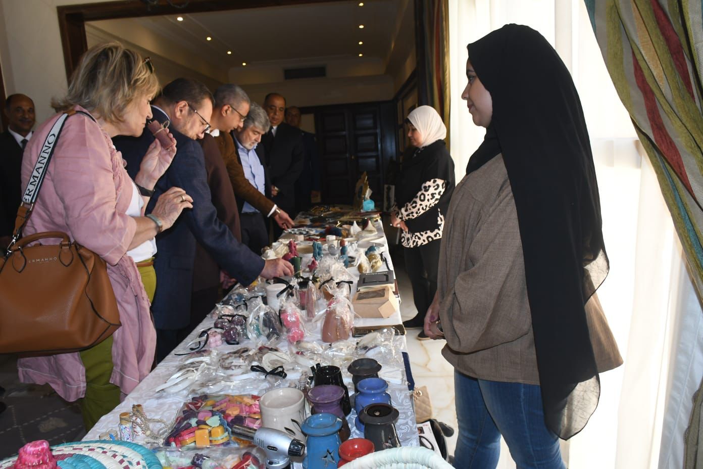 محافظ الفيوم يستعرض مشروعات حياة كريمة