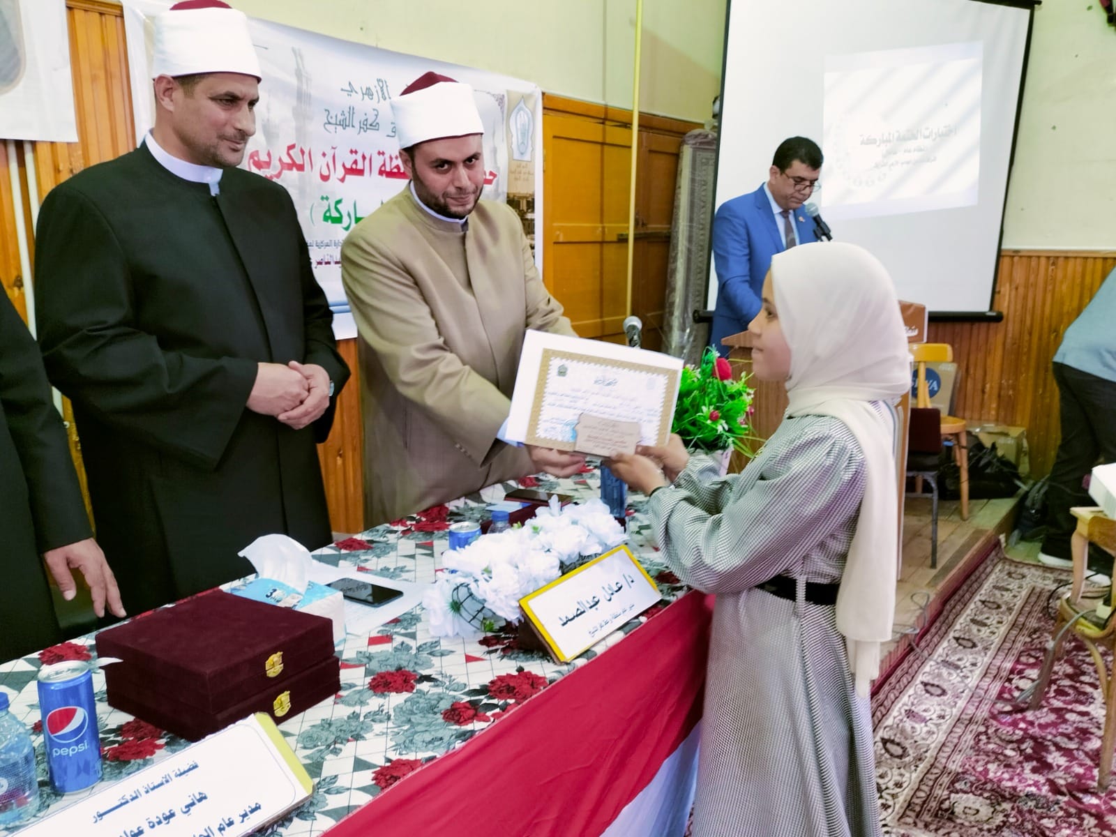 الجامع الأزهر يكرم 56 حافظا من الدارسين برواق القرآن الكريم بكفر الشيخ