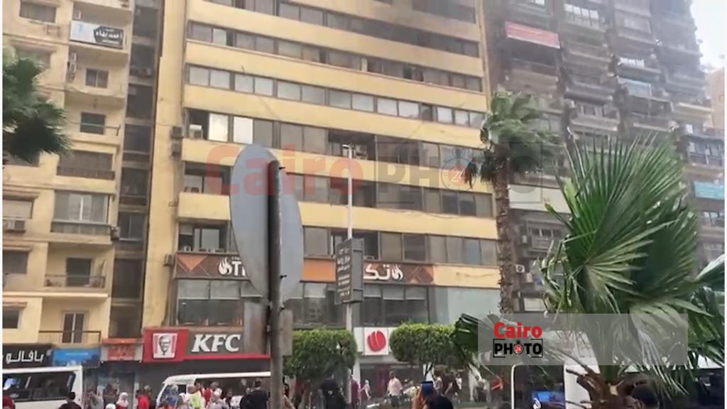 حريق بالطابق الأخير بشركة أمريكانا بالمهندسين