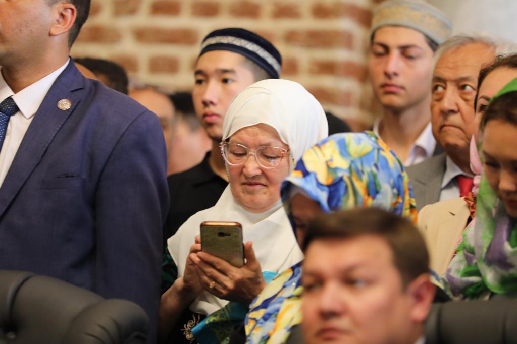 الإمام الأكبر ورئيس مجلس الشيوخ الكازاخي يتفقدان جامع الظاهر بيبرس بعد تجديده