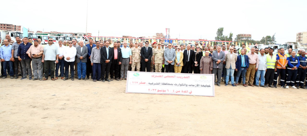 اصطفاف المعدات الهندسية والفنية لمجابهة الأزمات والكوارث 01