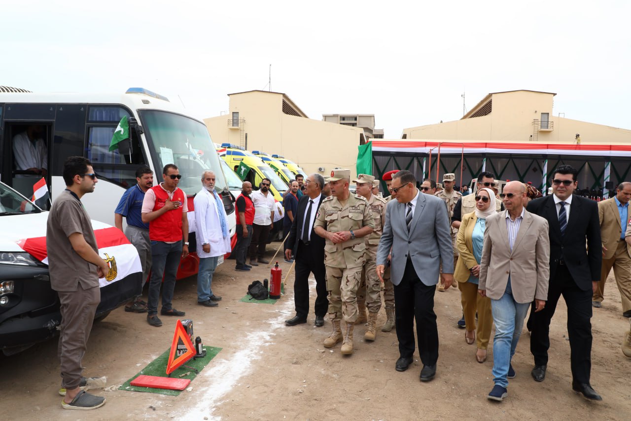 محافظ الشرقية يشهد اصطفاف المعدات الهندسية والفنية لمجابهة الأزمات والكوارث 02