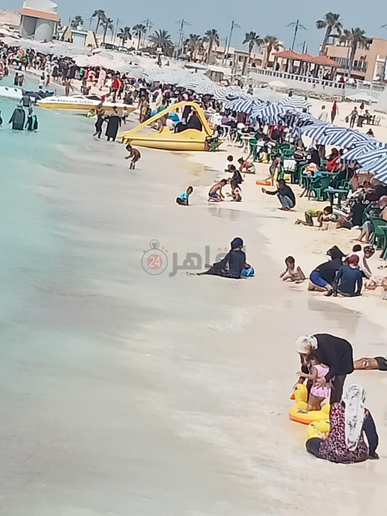 ازدحام المصيفين على شواطئ مطروح
