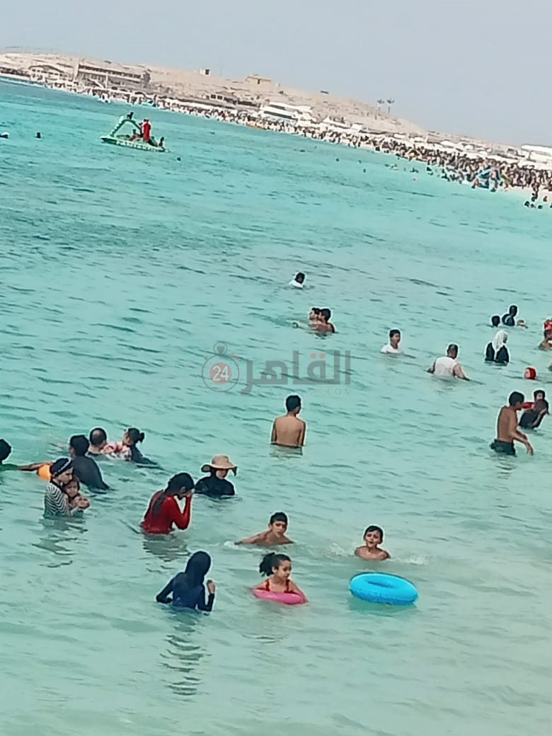 ازدحام المصيفين على شواطئ مطروح