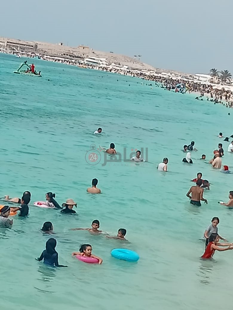 ازدحام المصيفين على شواطئ مطروح