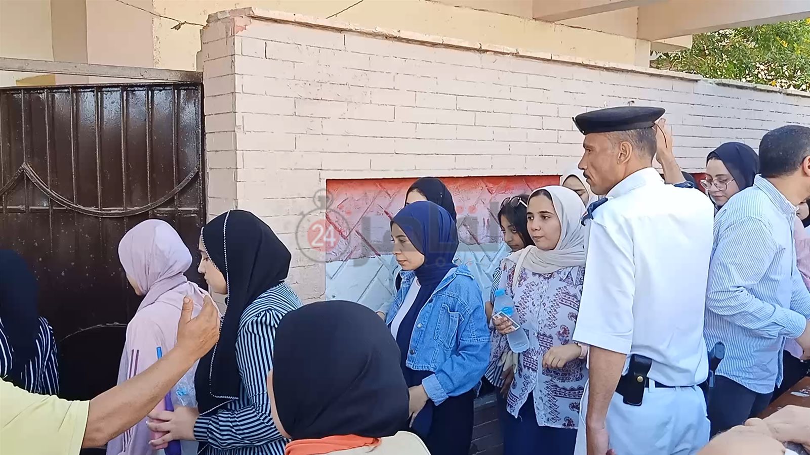 توافد الطلاب على اللجان 