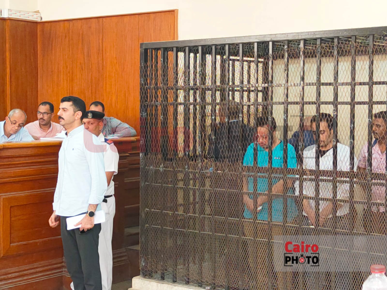 المتهمين داخل قفص الاتهام