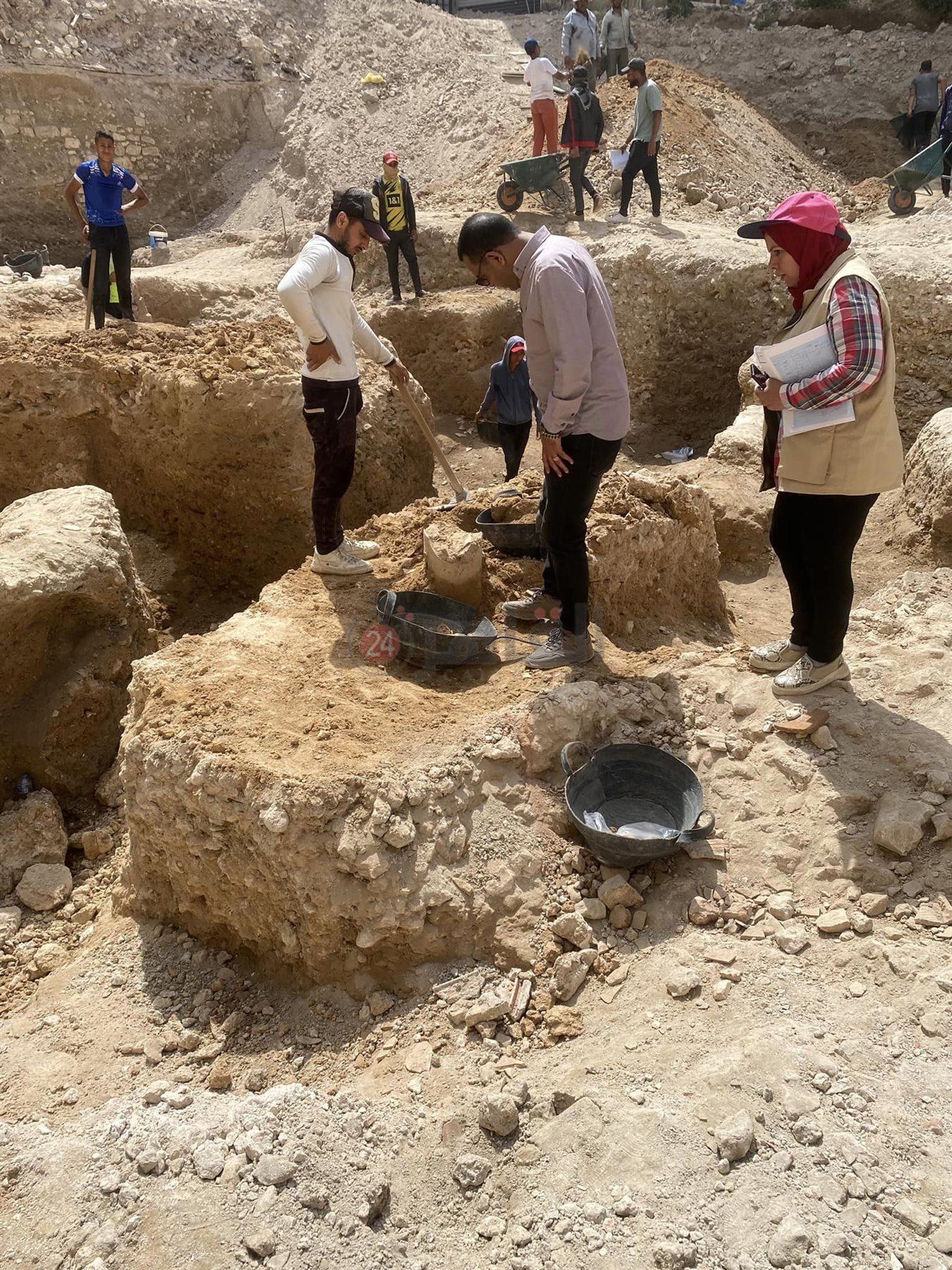 آثار الإسكندرية تبدأ الحفائر بـ أرض بطريركية الأقباط الارثوذكسية بشارع النبي دانيال 1