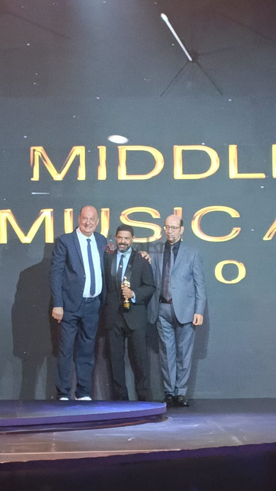 تكريم هاني فرحات في حفل توزيع جوائز الميما (1)