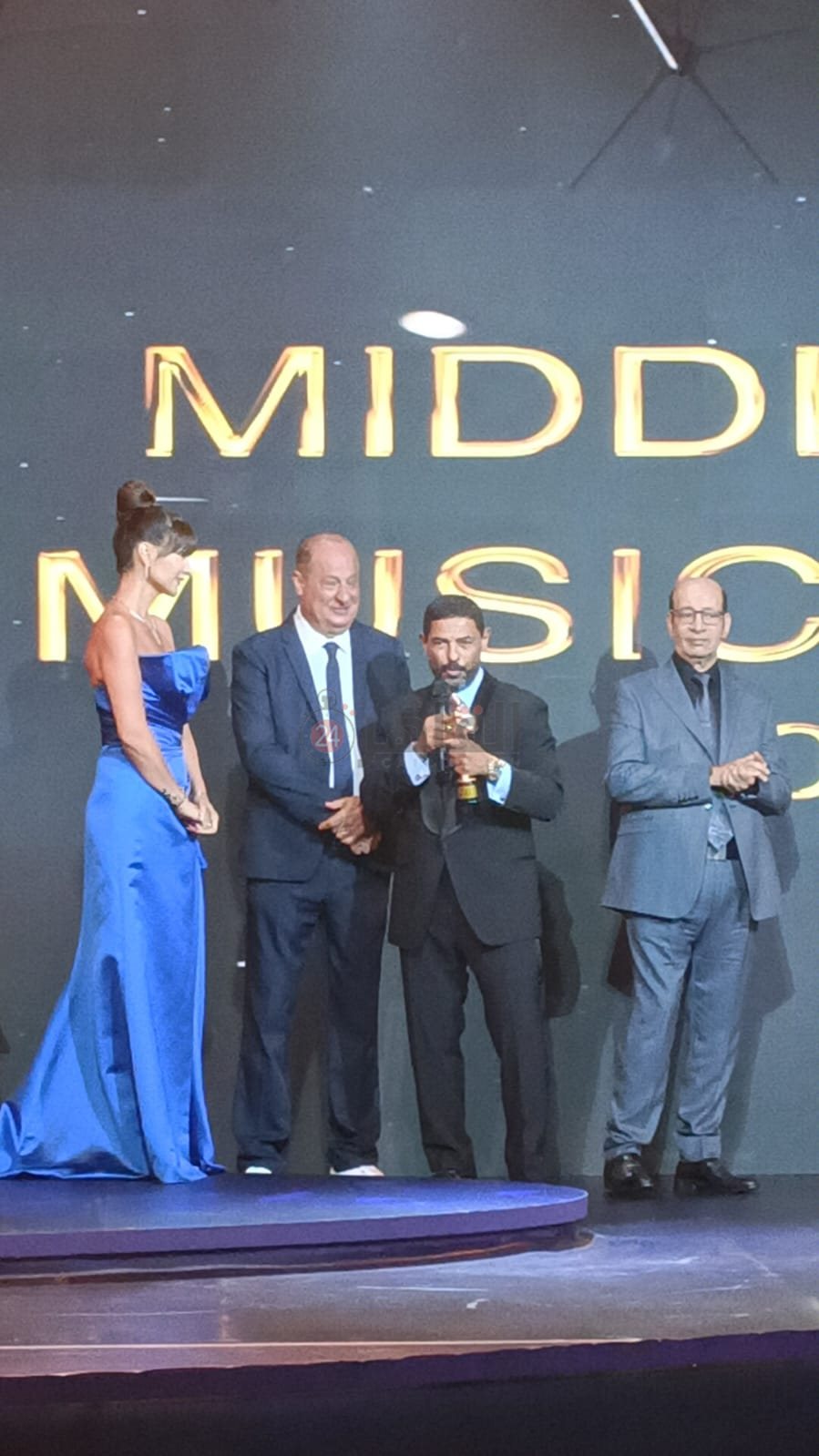 تكريم هاني فرحات في حفل توزيع جوائز الميما (2)