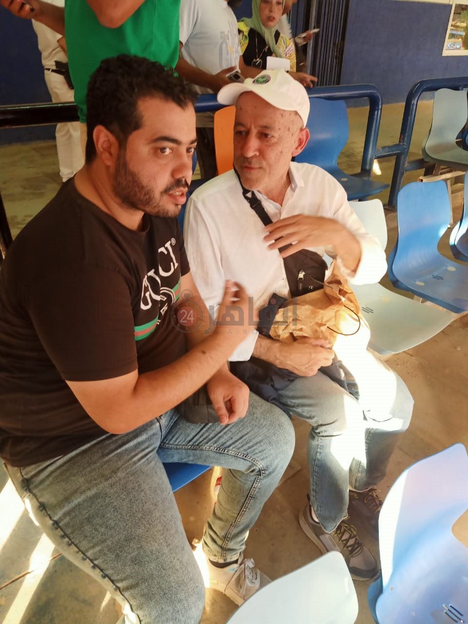 صديق أوسوريو في مدرجات استاد القاهرة (1)