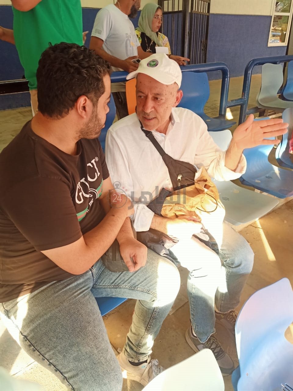 صديق أوسوريو في مدرجات استاد القاهرة (2)