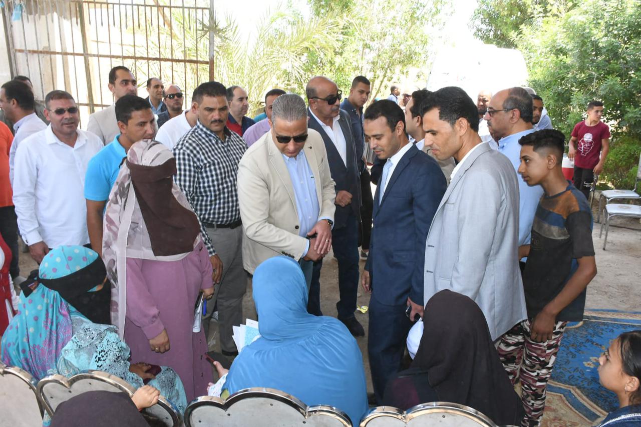 محافظ الفيوم يتفقد أعمال حملة 100 يوم صحة