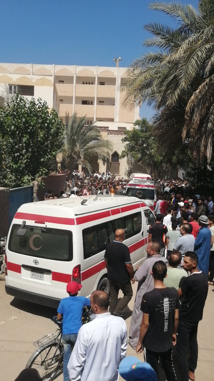 لحظة وصول جثامين ضحايا حادث عقار حدائق القبة