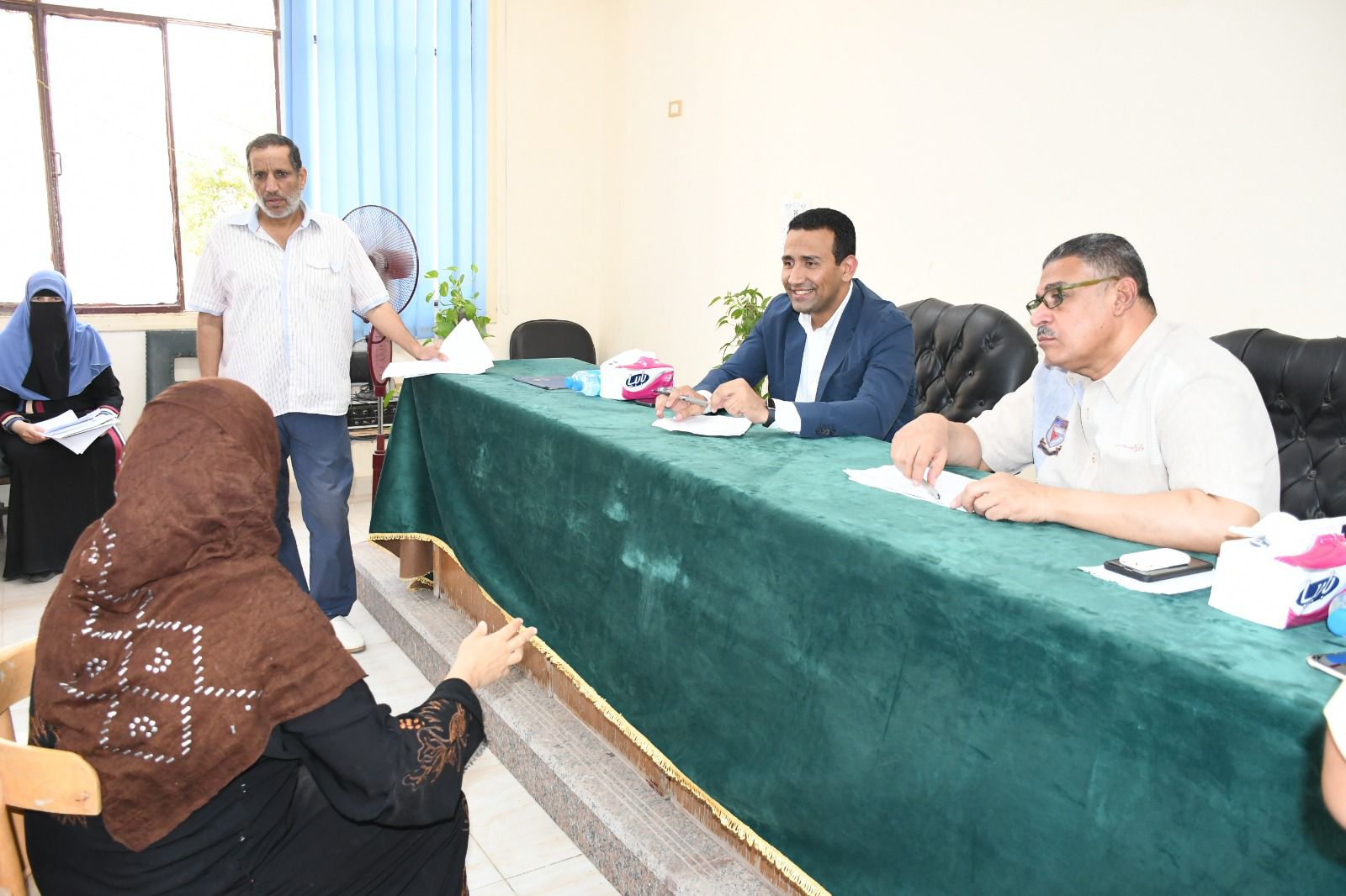 بحث حلول شكاوى المواطنين