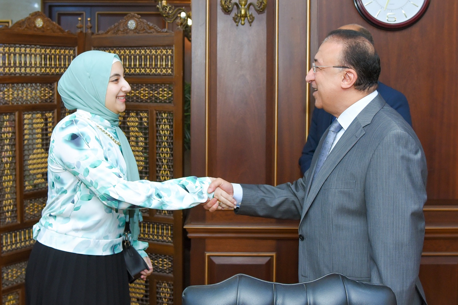 محافظ الإسكندرية يستقبل الثالثة على الثانوية العامة 