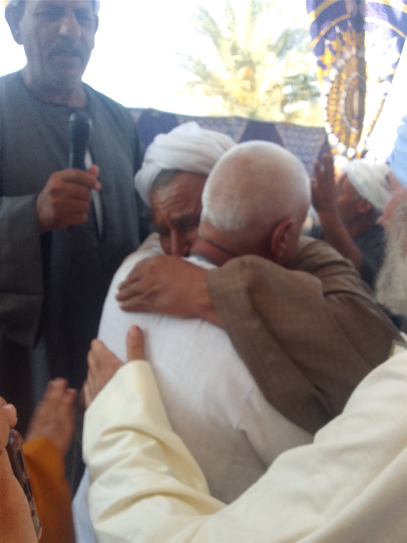 جلسة صلح عرفية لإنهاء خصومة ثأرية بين عائلتين بقرية دبانة