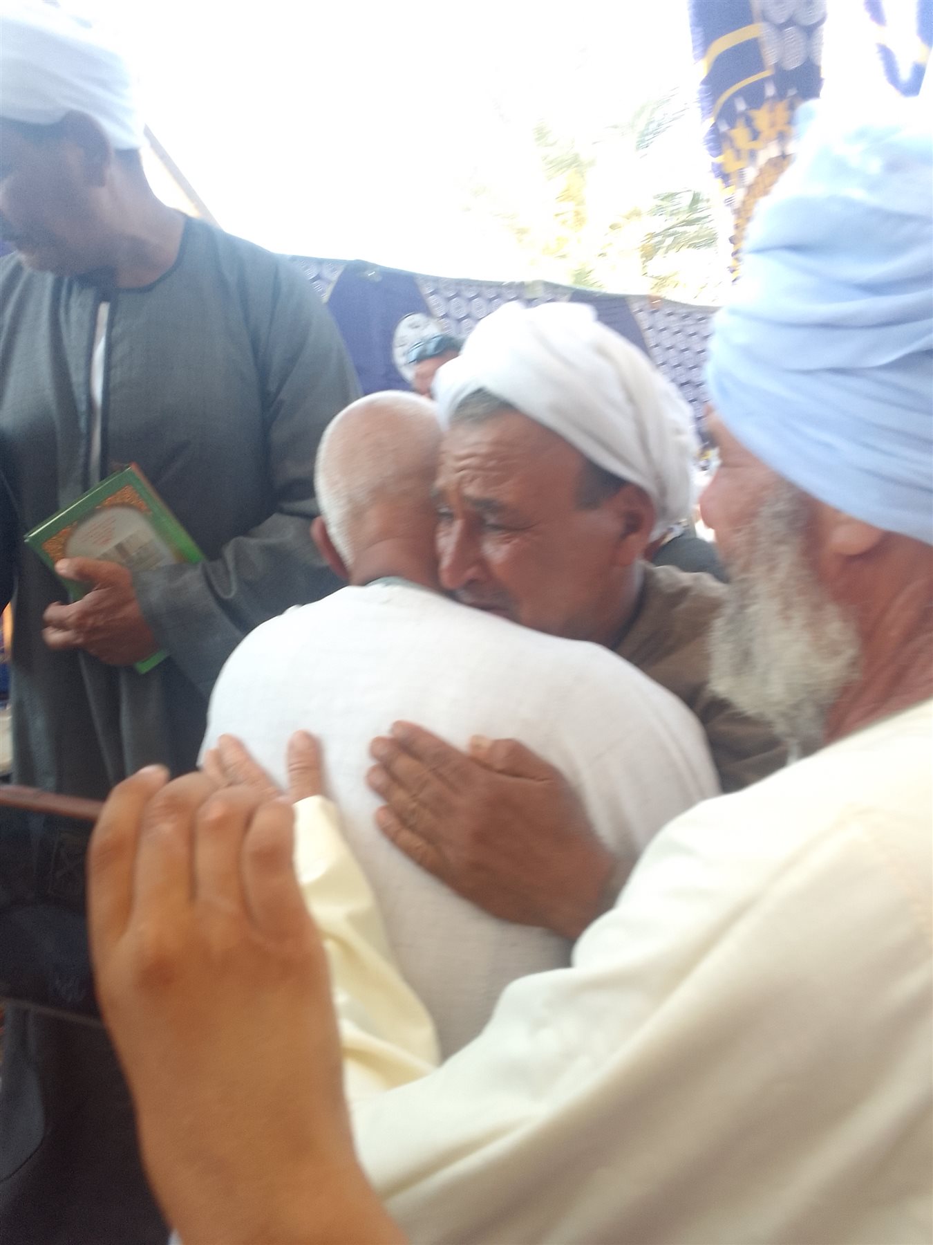 جلسة صلح عرفية لإنهاء خصومة ثأرية بين عائلتين بقرية دبانة