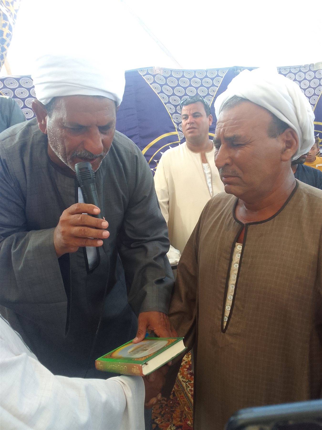 جلسة صلح عرفية لإنهاء خصومة ثأرية بين عائلتين بقرية دبانة