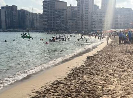 إقبال متوسط على شواطئ الإسكندرية 