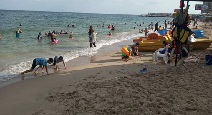 إقبال متوسط على شواطئ الإسكندرية 