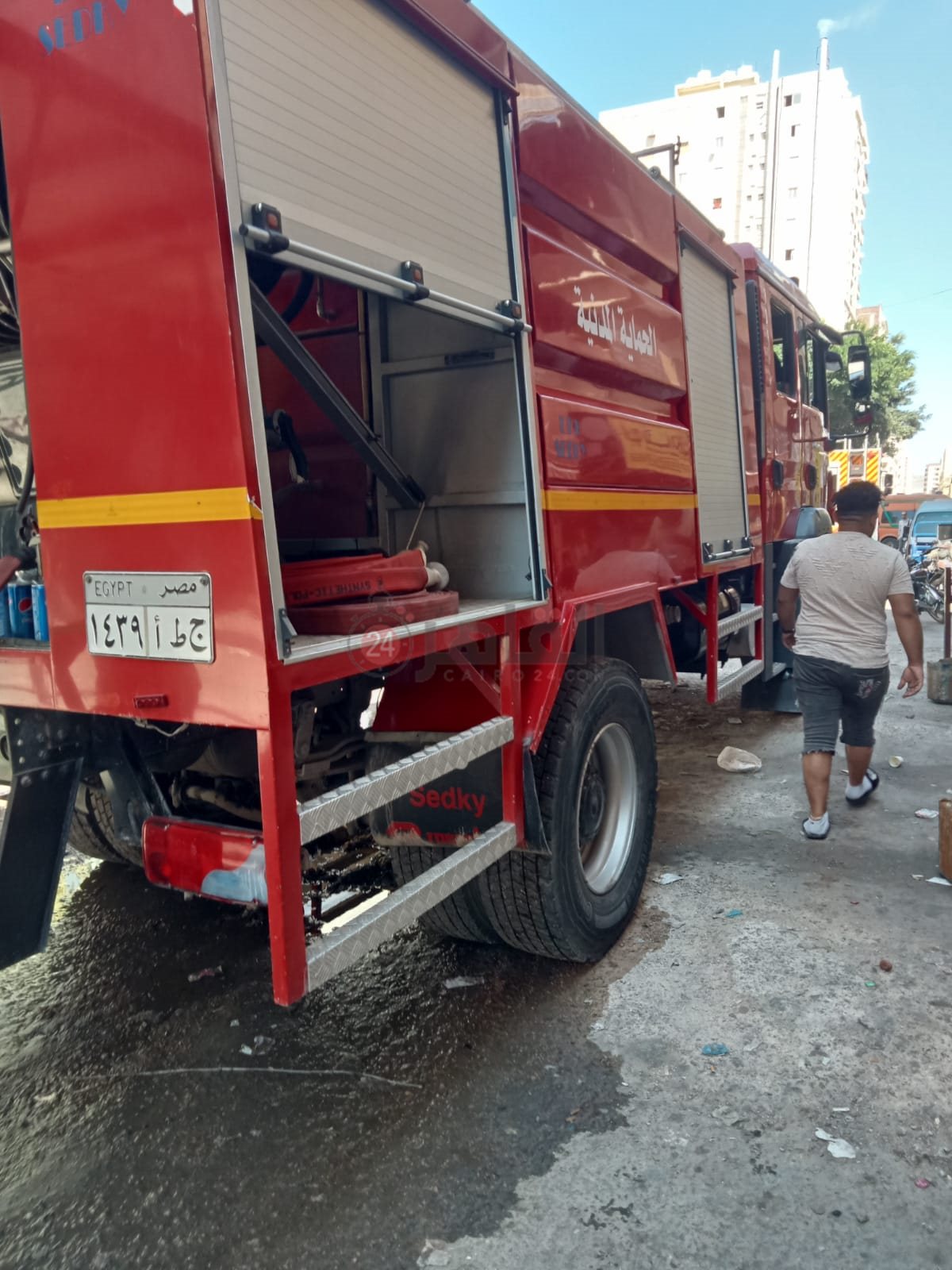 جانب من حريق خلف شارع الإسكندرية بمطروح