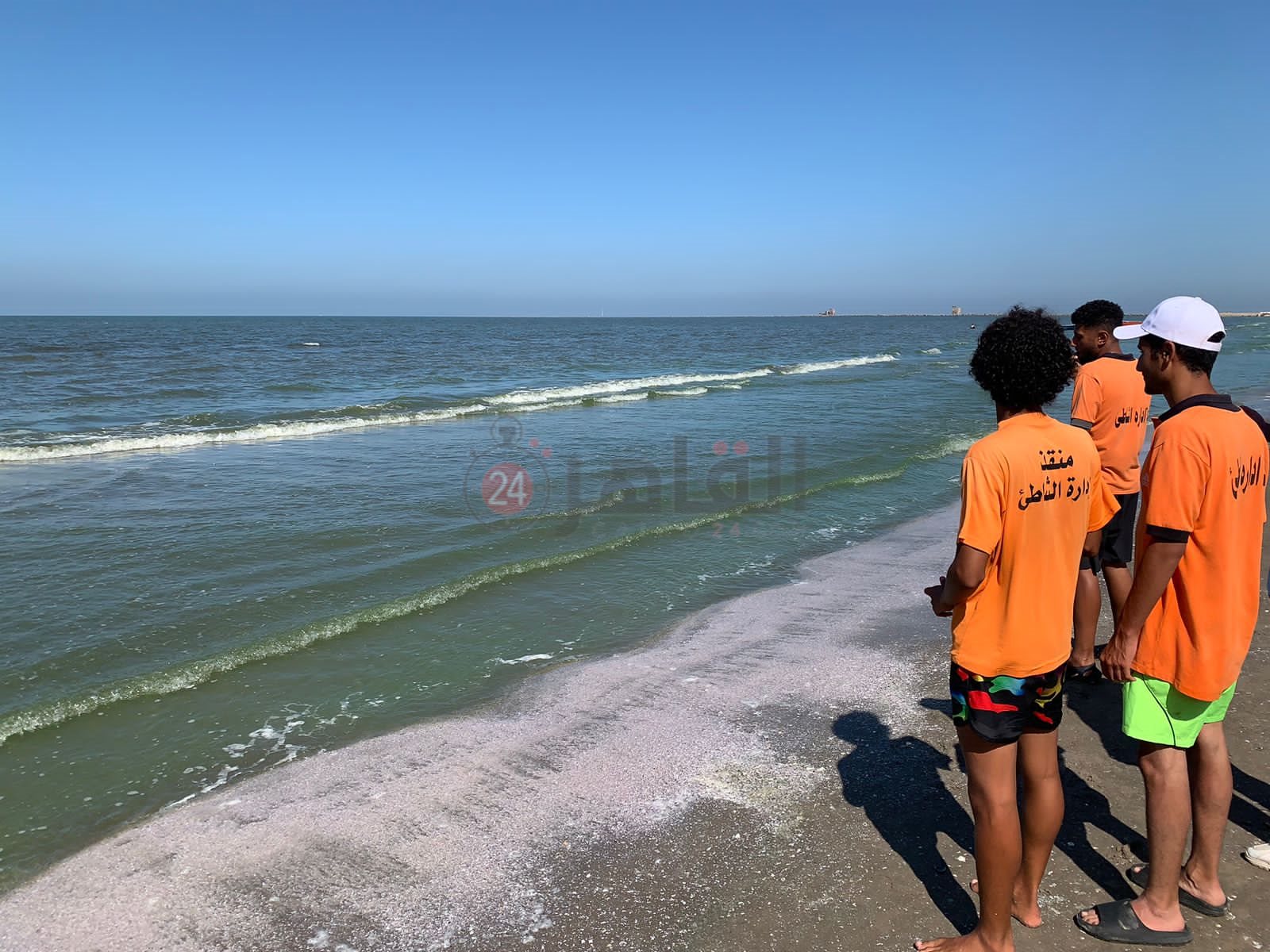 إدارة شاطئ بورسعيد تمنع المصطافون من النزول للشاطئ 1