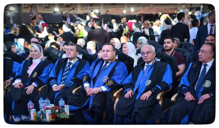 وزير التعليم يشهد الاحتفال بتخريج الدفعة 53 بكلية التربية بالإسكندرية