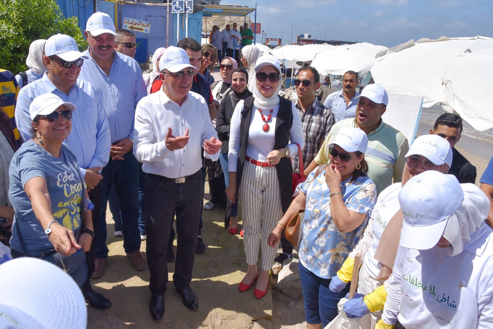 اليوم العالمي لتنظيف الشواطئ بالإسكندرية 