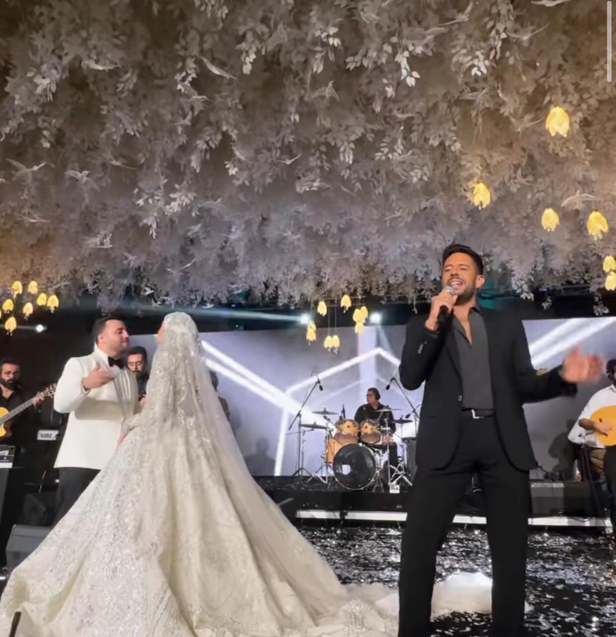 الفرح الأسطوري