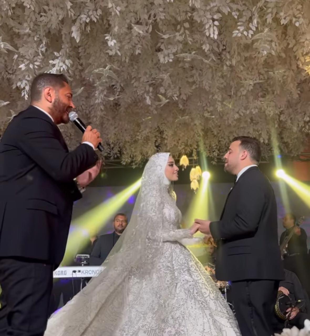 الفرح الأسطوري