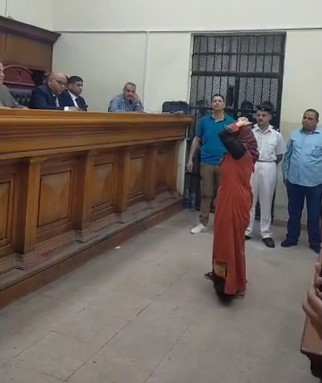 سيدة فاقوس المتهمة أمام هيئة المحكمة