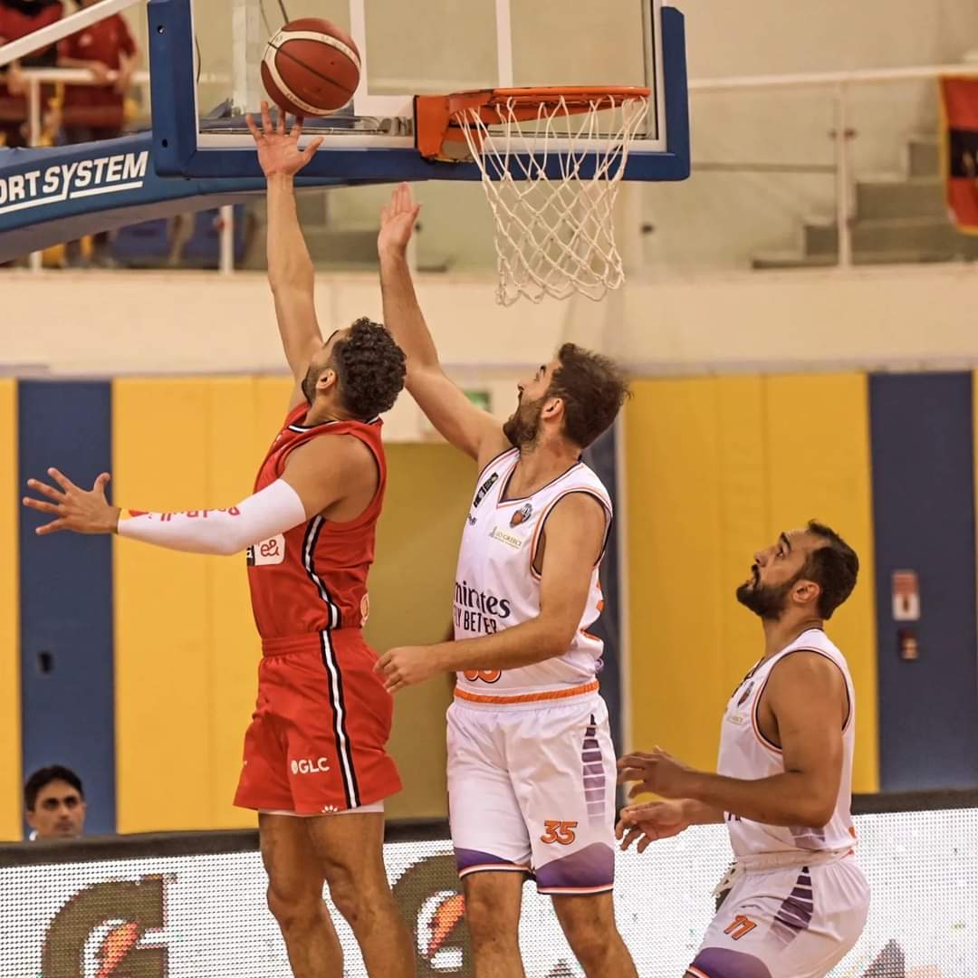 مباراة سلة الأهلي وبيروت (4)