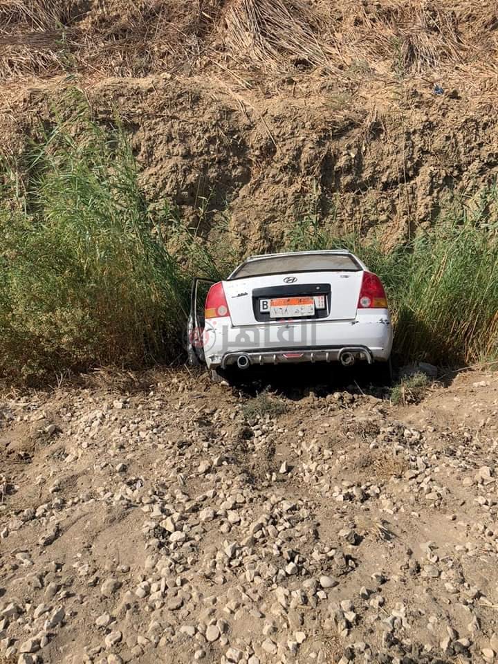 إصابة سائق سيارة أجرة إثر انقلابها في مصرف مائي بالفيوم