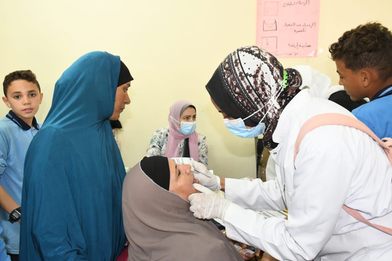 قافلة كلية طب أسنان جامعة القاهرة بقرية الصبيحي بالفيوم