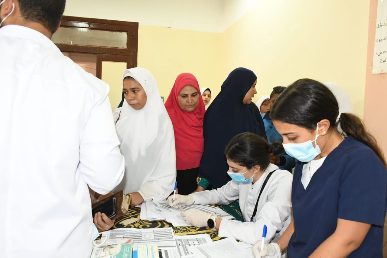 قافلة كلية طب أسنان جامعة القاهرة بقرية الصبيحي بالفيوم