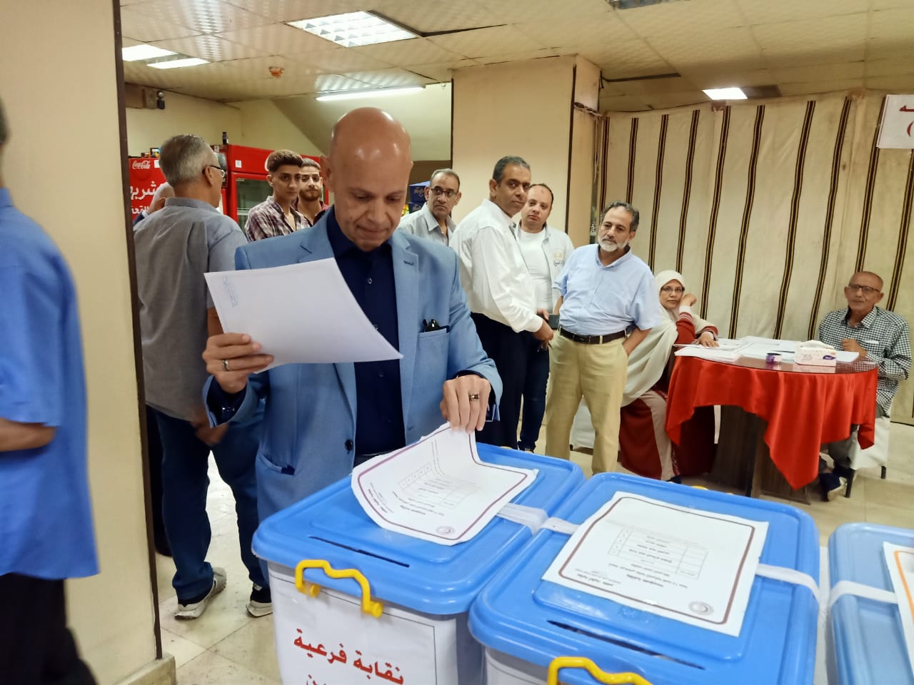 وكيل وزارة الصحة يُدلي بصوته في انتخابات نقابة الأطباء 02