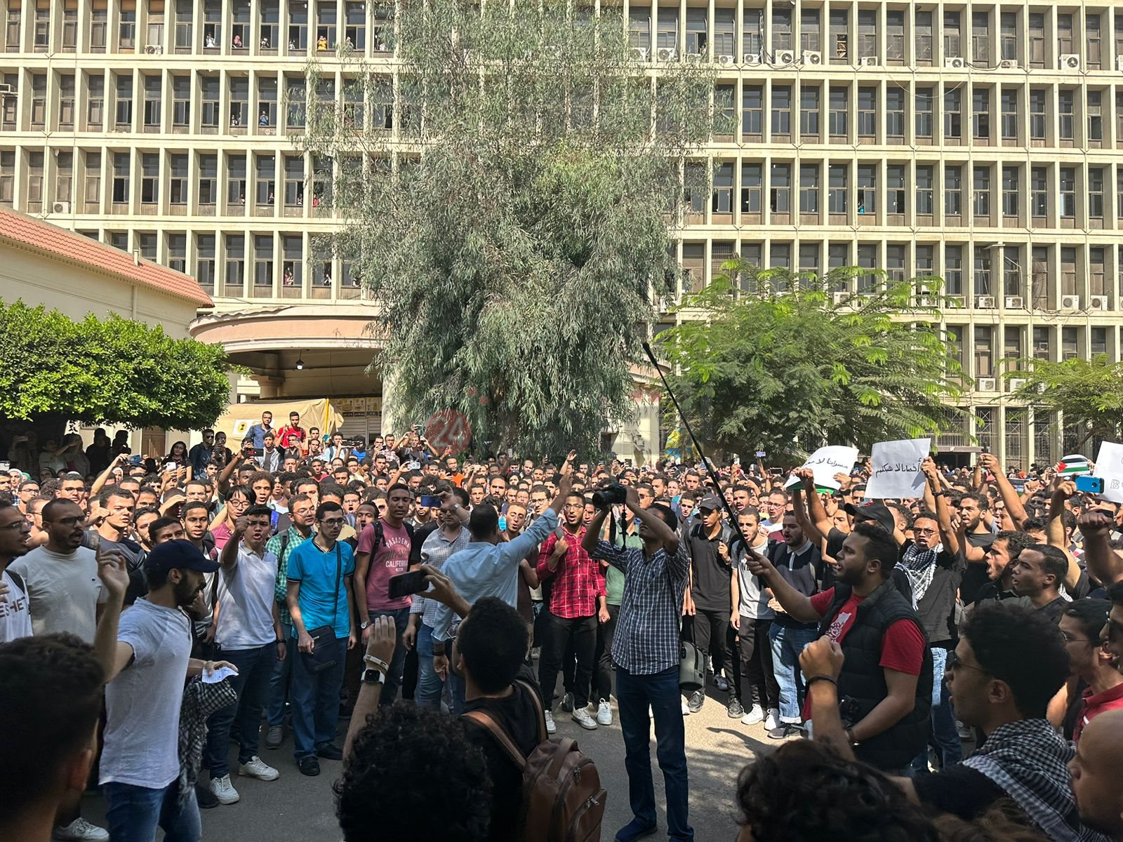 b064c865-e17e-46b8-a92d-0c368f9063ae