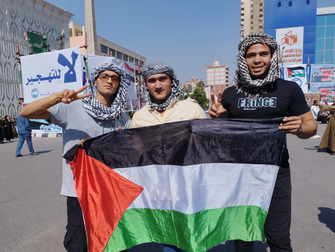 انتفاضة شعبية لـ دعم غزة أمام ديوان محافظة الشرقية 01