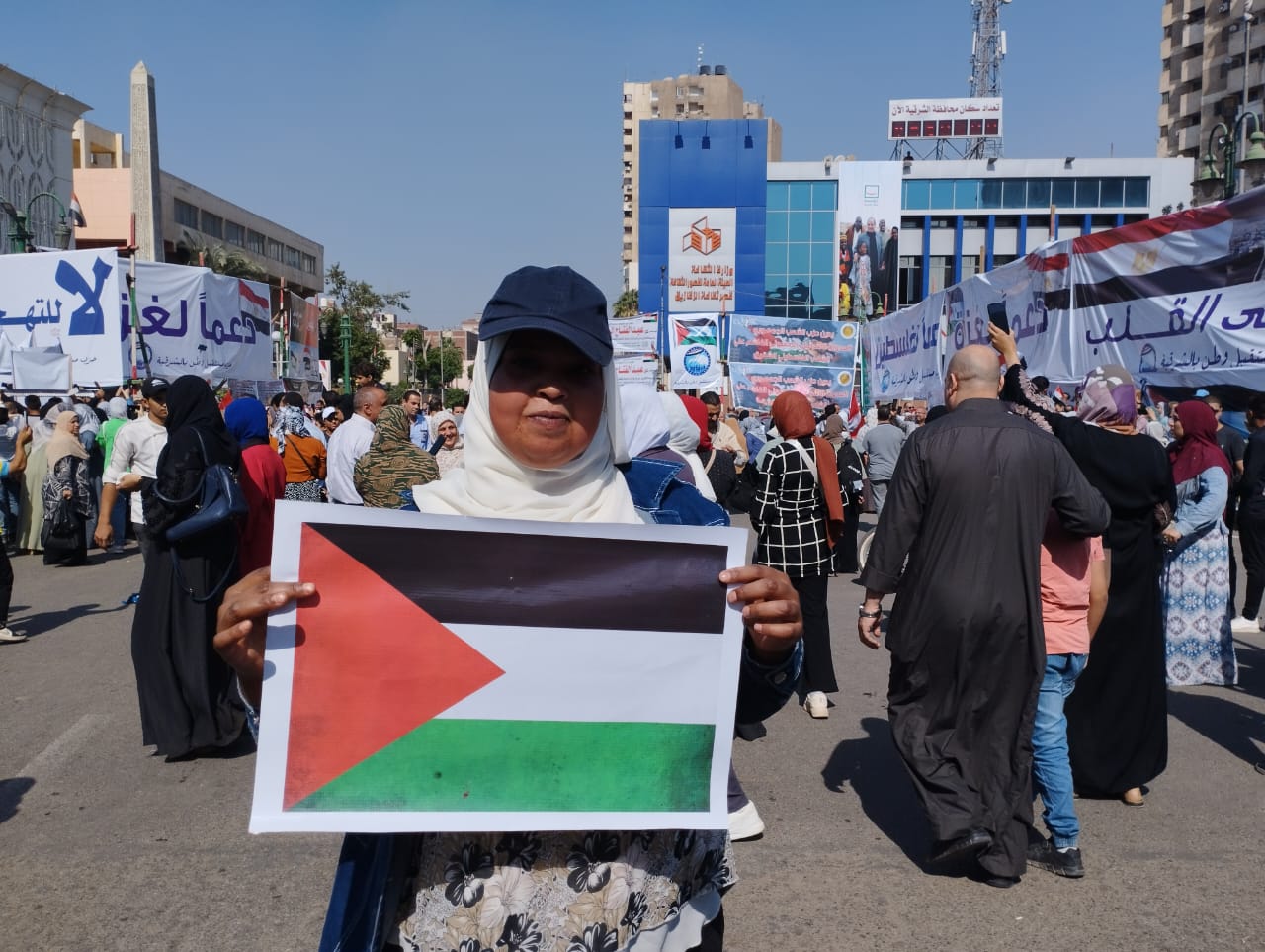 سيدات الشرقية يتظاهرن لدعم القضية الفلسطينية 02