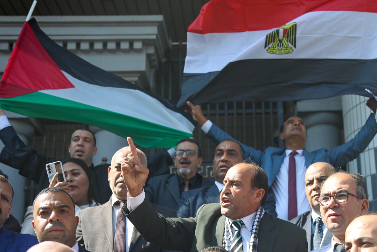 محامو الإسكندرية ينظمون وقفة احتجاجية دعما للشعب الفلسطيني